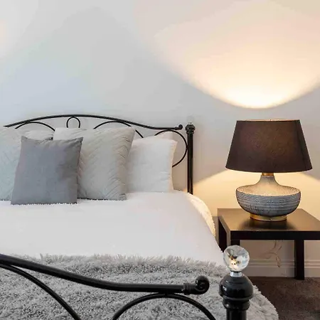 Hébergement de vacances Recently Renovated 2 Bed In *