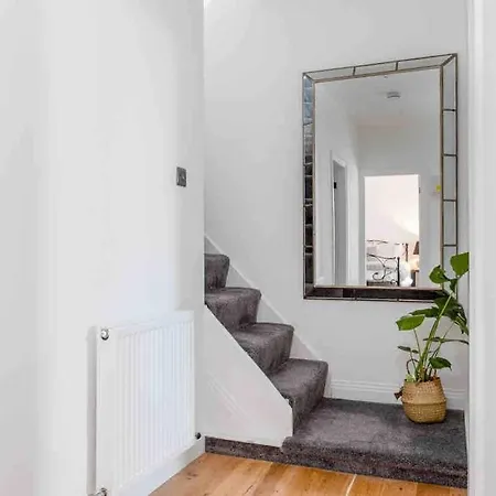 Recently Renovated 2 Bed In *