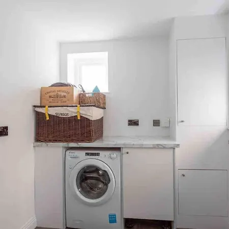 Recently Renovated 2 Bed In