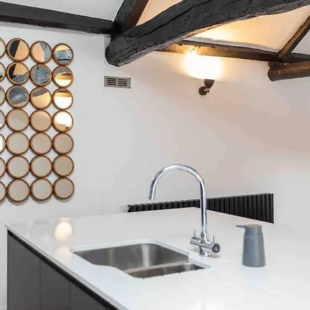 Recently Renovated 2 Bed In *