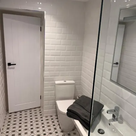 Recently Renovated 2 Bed In